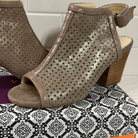 ISOLA Leather Shoe booties . EUC used maybe twice - Picture 12 of 13